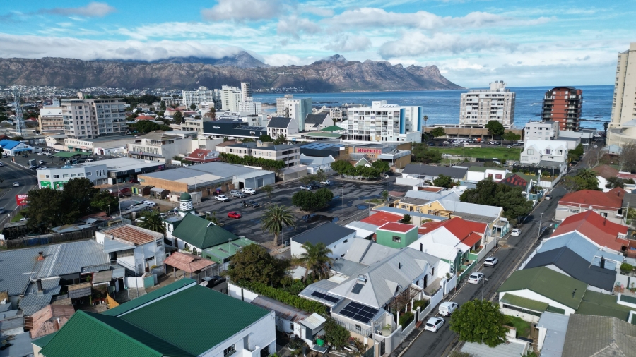 5 Bedroom Property for Sale in Strand Central Western Cape